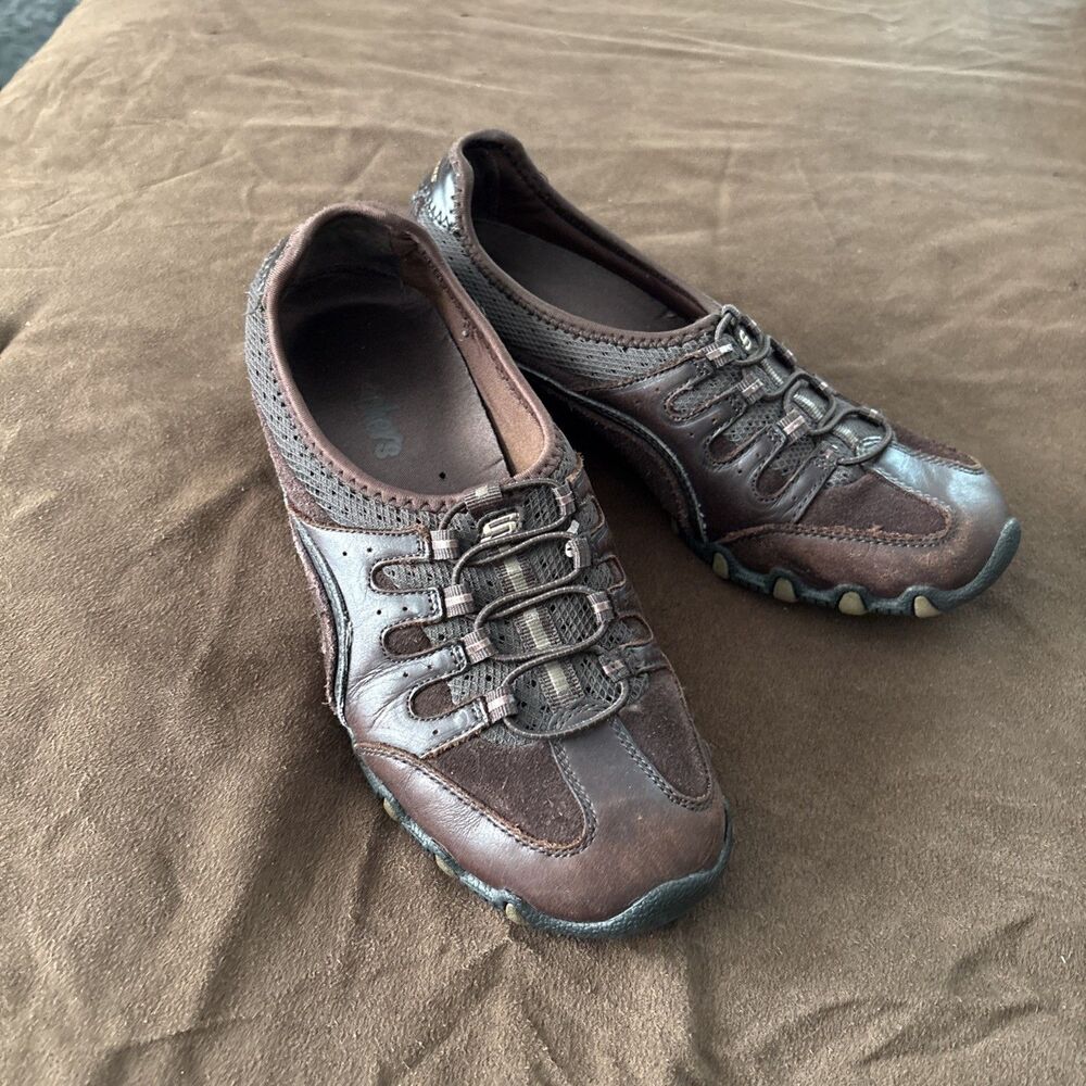 Skechers Relaxed Fit Sneakers 6.5 Brown Suede Slip-On Bungee Memory Foam Shoes